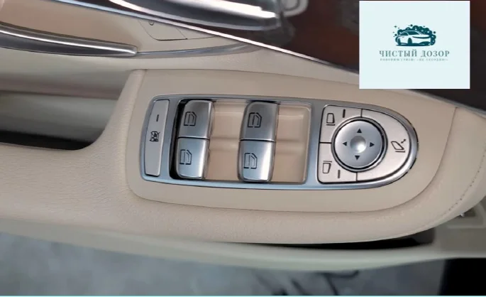 Mercedes — салон после выездной химчистки Clean Dozor